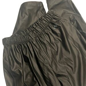 Helly Hansen Moss Black Waterproof Pull On Elastic Waist Rain Pants Size Large